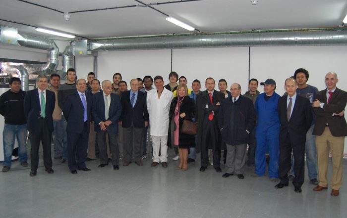 Foto de alumnos de Energías Renovables con los patronos