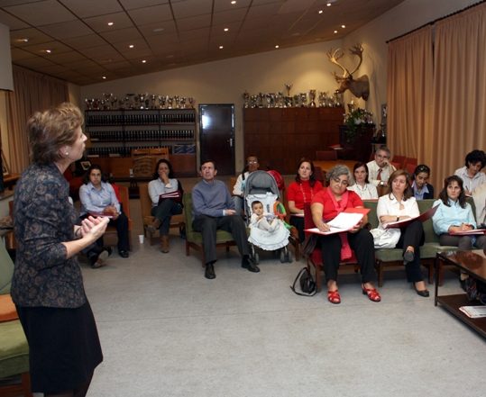 AULA FAMILIAR dirige el curso para padres y madres