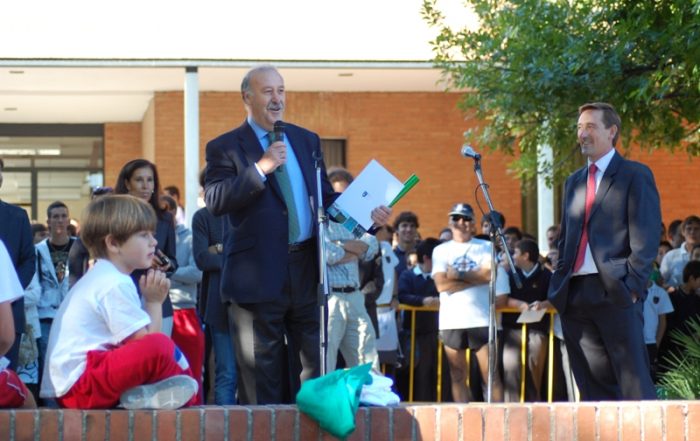 Vicente del Bosque dio la salida de la Carrera