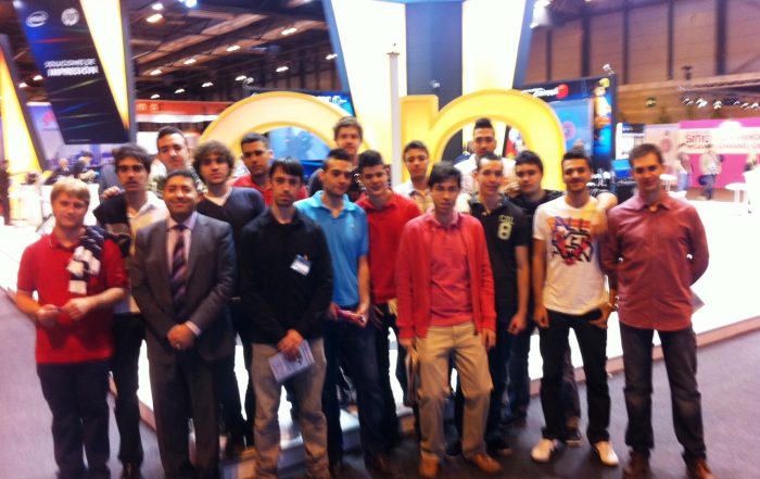 Alumnos de ASIR2 en el SIMO