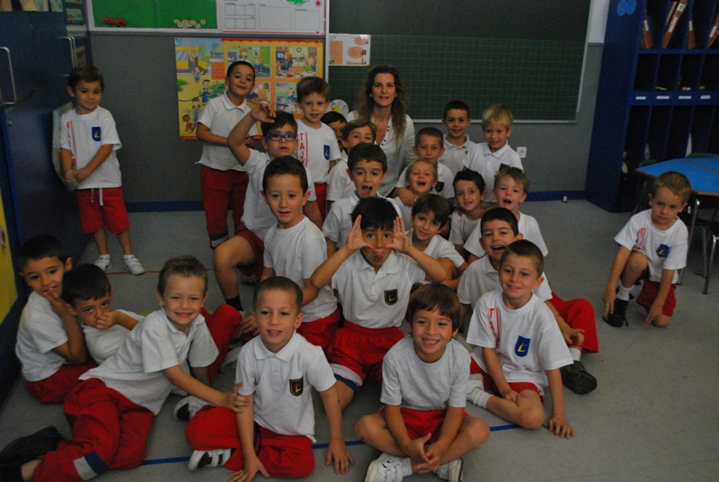 Un grupo antes de salir de clase, camino de la carrera
