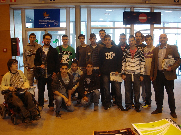 El grupo de 1º de D.Y.P.E. en la feria "Liber"