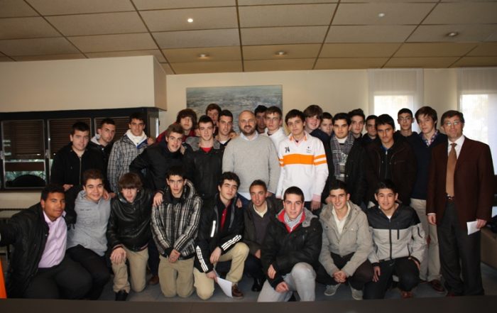 Javi Nieves, con los de Bachillerato