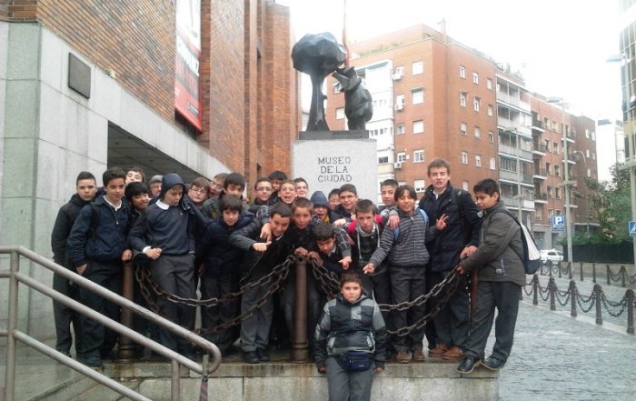 En la entrada del Museo