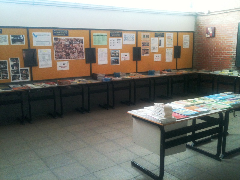 mt_gallery: Campaña "Uniforme y libro solidario"