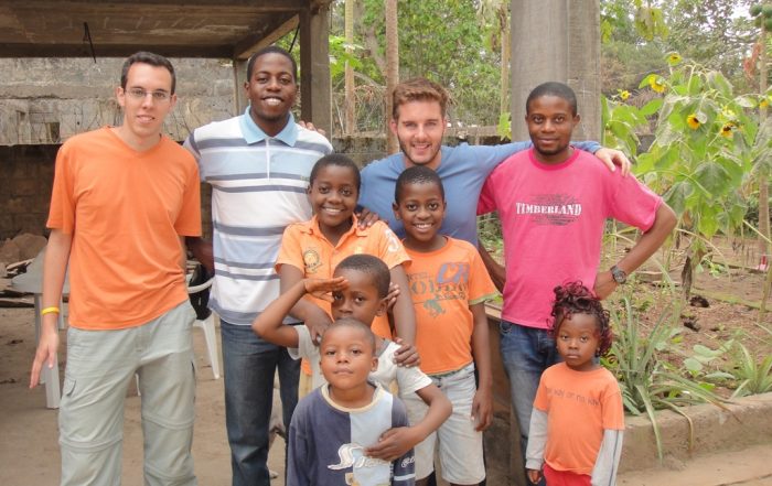 Antiguos alumnos en hospital Monkole (Kinshasa)