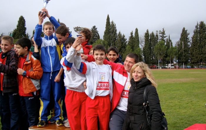 Los infantiles en el podio