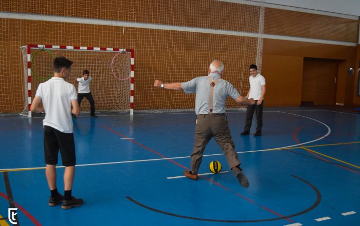 Visita residencia de ancianos al colegio Tajamar (1)