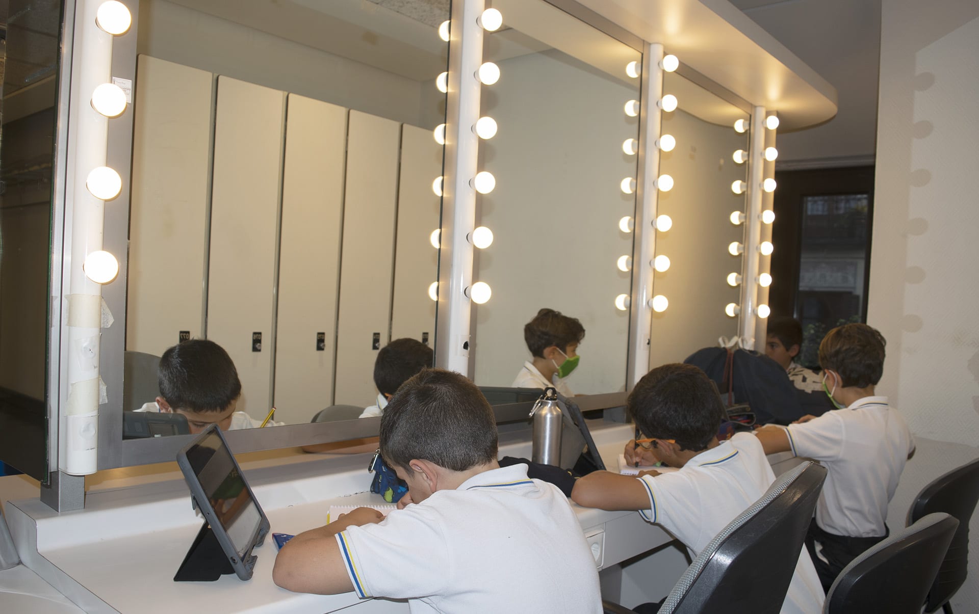 Coro personas discapacidad Los Secretos Tajamar y Cambrils camerino Coro con personas con discapacidad colegio Tajamar